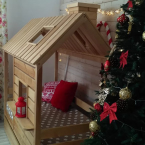 Кроватка-Домик из массива с окном и крышей в Тюмени - mebel-tymen.ru | фото
